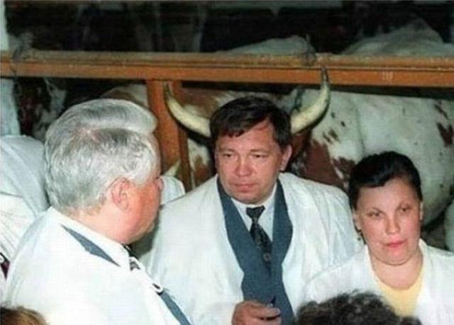 Vezi ce s-a putut admira la Salonul Auto. Şi nu este vorba de maşini. Merită să te uiţi de două ori 126945