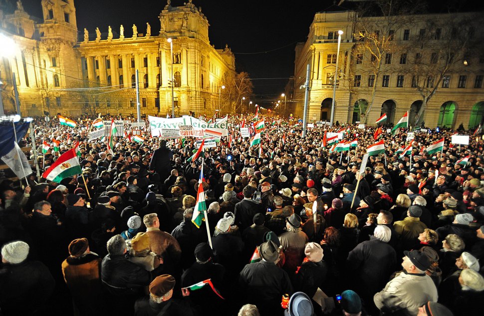 Miting de aproape 100.000 de oameni în sprijinul premierului Ungariei. Susținere și din Covasna și Harghita