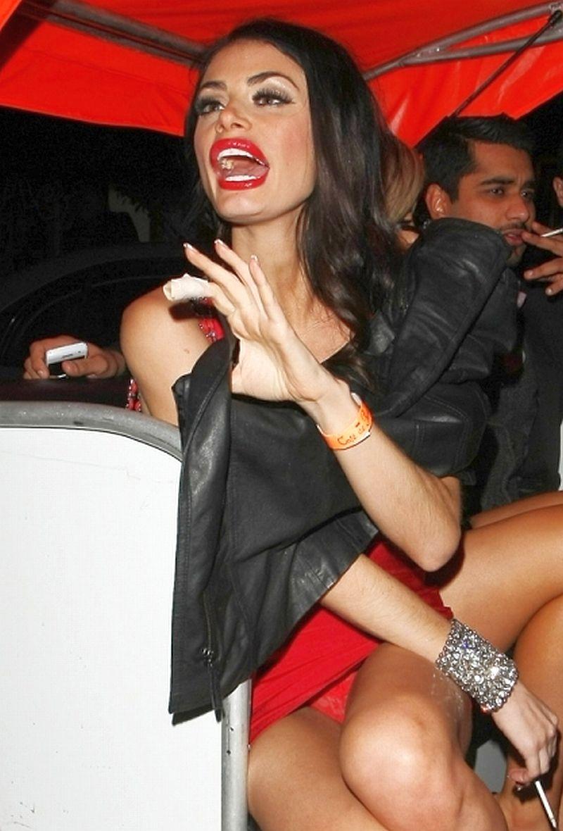 Femeia fatală se dezintegrează din cauza operaţiilor estetice. Dacă o vezi de aproape, te sperii 127391