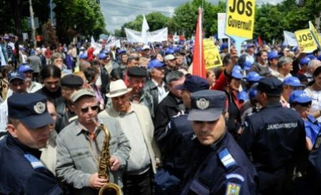 Peste 10.000 de sindicalişti ies, marţi, la un miting de protest în Piaţa Victoriei