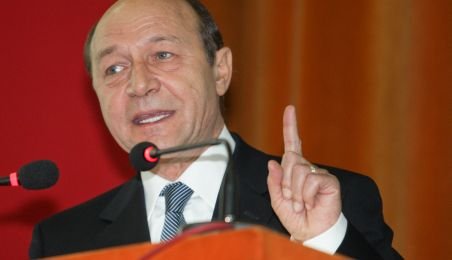 Băsescu: Analizele arată că Zona Euro riscă să reintre în recesiune în a doua parte a lui 2012
