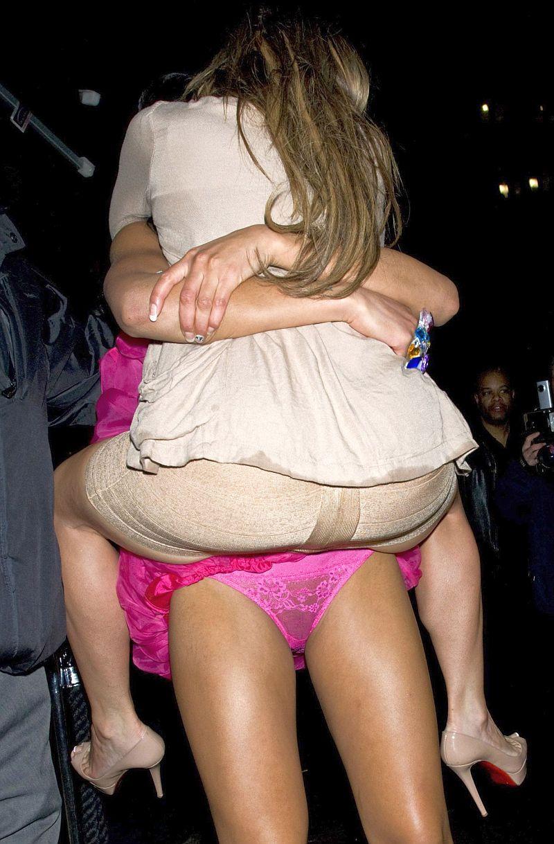 Detaliul din această imagine a distrus prestanţa celebrei actriţe. Vezi ce divă a fost pusă în această postură 127792