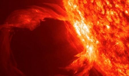 Explozii solare ameninţă România. Când va fi baia de radiaţii periculoase