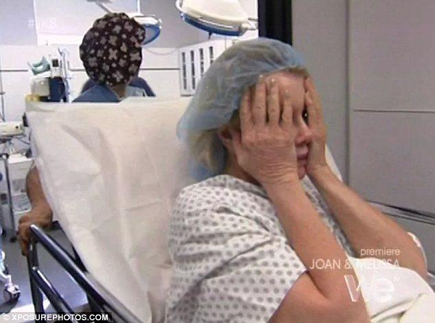 S-a speriat când şi-a văzut chipul în oglindă! Vezi ce actriţă a fost măcelărită de chirurgul estetician 127896