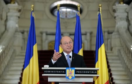 Traian Băsescu, în &quot;intervenţia cu românii&quot;: Preşedinţii nu demisionează în criză