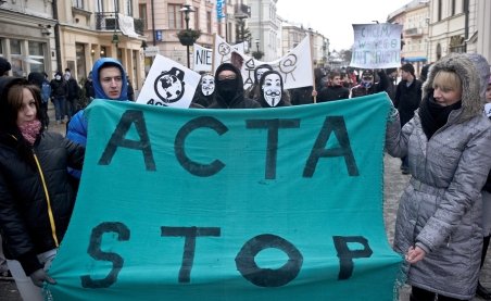Libertatea pe internet, pusă sub semnul întrebării. Ce prevede ACTA, documentul semnat de România