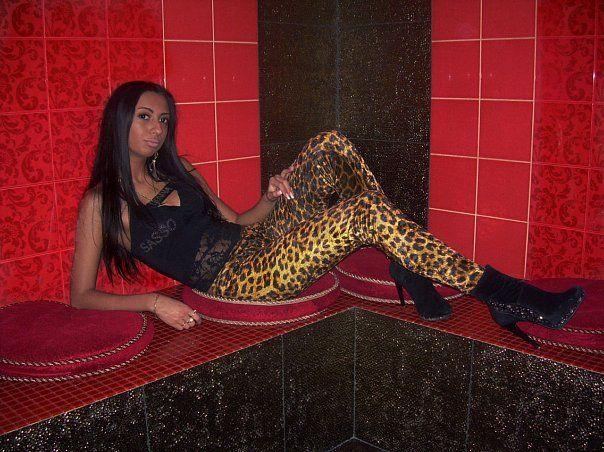 Blonde, bronzate, rujate şi îmbrăcate în roz. Piţipoancele s-au mutat de pe Hi5 pe Facebook 128224