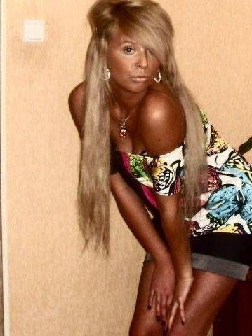 Blonde, bronzate, rujate şi îmbrăcate în roz. Piţipoancele s-au mutat de pe Hi5 pe Facebook 128227