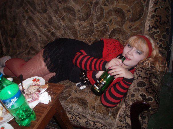 Blonde, bronzate, rujate şi îmbrăcate în roz. Piţipoancele s-au mutat de pe Hi5 pe Facebook 128234