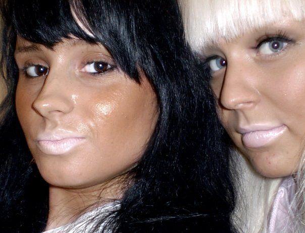 Blonde, bronzate, rujate şi îmbrăcate în roz. Piţipoancele s-au mutat de pe Hi5 pe Facebook 128237