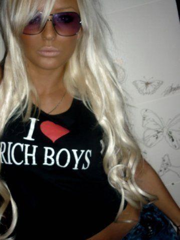 Blonde, bronzate, rujate şi îmbrăcate în roz. Piţipoancele s-au mutat de pe Hi5 pe Facebook 128238