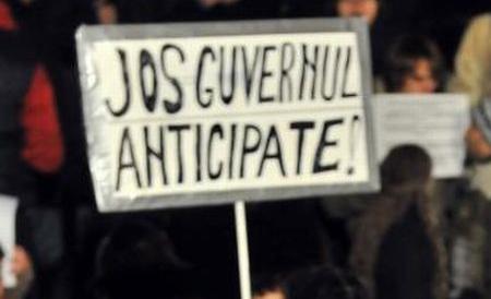 Constanţa: Aproximativ 35 de protestatari au înfruntat gerul pentru a cere demisia lui Traian Bãsescu