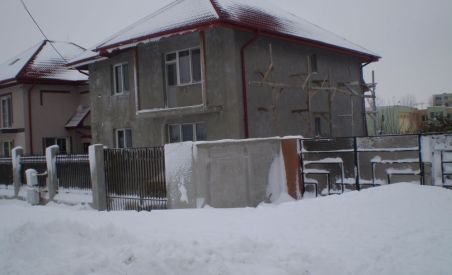 Deszăpezire defectuoasă. În Sectorul 3 din Bucureşti, autorităţile au blocat căile de acces ale oamenilor