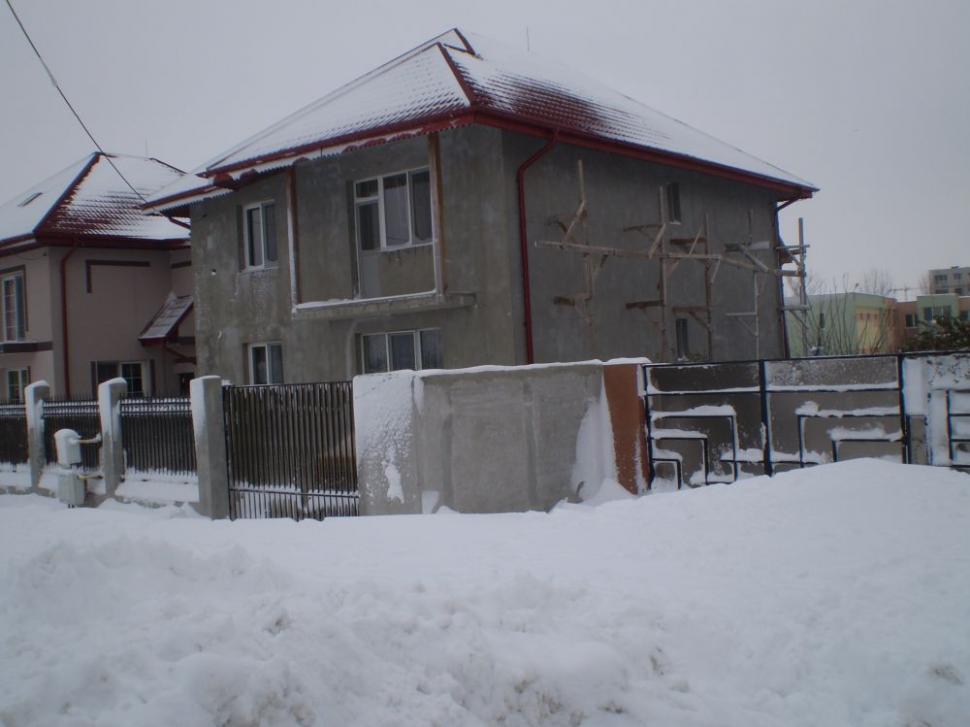 Deszăpezire defectuoasă. În Sectorul 3 din Bucureşti, autorităţile au blocat căile de acces ale oamenilor 128373