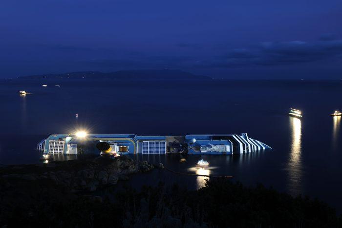 DISPERAREA, surprinsă în imagini. Fotografii impresionante cu evacuarea vasului Concordia 128291