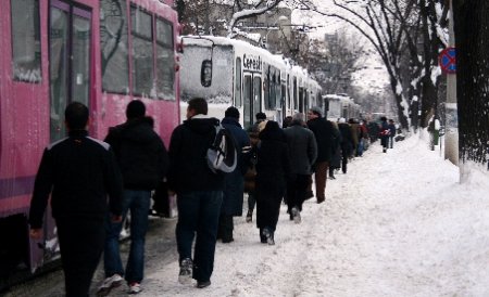 Modificări şi probleme în rutele RATB: O linie de autobuz, suspendată, iar 7 sunt cu trasee mai scurte