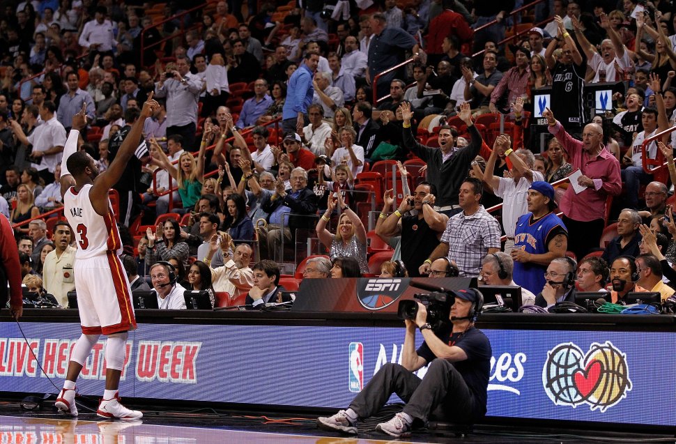 Dwyane Wade a revenit pe teren şi a ajutat-o pe Miami Heat să obţină a treia victorie consecutivă