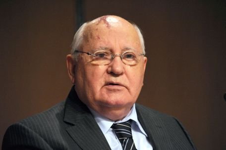 Mihail Gorbaciov cere organizarea unui referendum constituţional în Rusia
