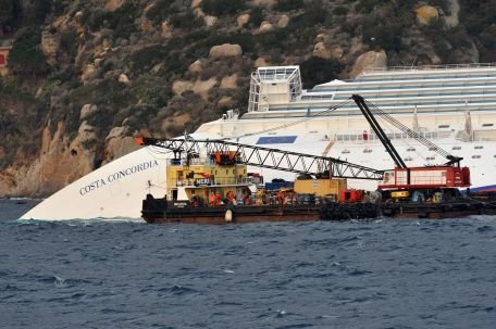 Operaţiunea de golire a rezervoarelor pachebotului Concordia, suspendată