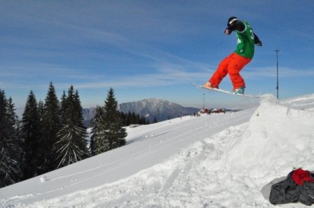 Sibiu: Pasionaţii de snowboard s-au adunat la Transilvania Rookie Fest 