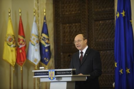 Băsescu va vorbi cu Secretarul General NATO despre scutul antirachetă şi retragerea trupelor din Afganistan