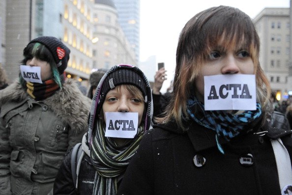 Guvernul va iniţia consultări publice cu privire la ACTA. Tratatul are nevoie de ratificare în Parlament