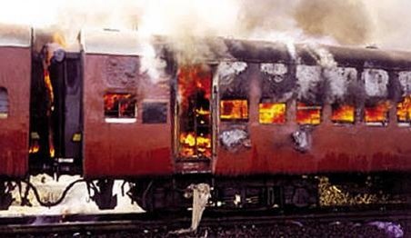 Incendiu într-un tren de interventie CFR, stins cu mare dificultate de pompieri 