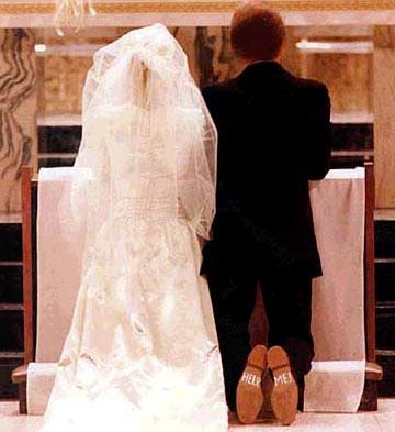 Rochia acestei mirese a pus toţi invitaţii pe fugă. Ginerele a rămas mut de uimire când şi-a văzut aleasa 128600