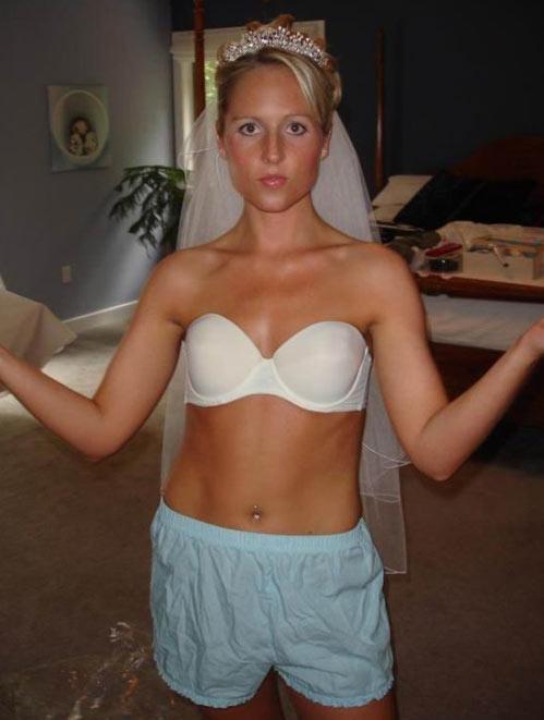 Rochia acestei mirese a pus toţi invitaţii pe fugă. Ginerele a rămas mut de uimire când şi-a văzut aleasa 128602