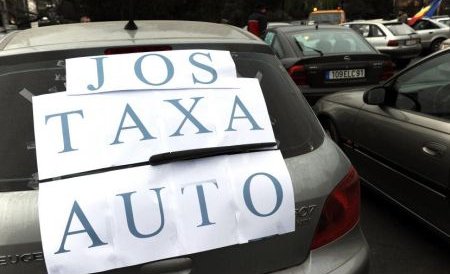 Taxa auto de primă vânzare, suspendată până în 2013. Cei care au plătit taxa vor primi banii înpoi