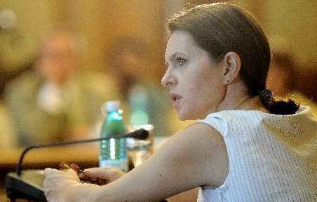 Adriana Săftoiu şi-a depus demisia din postul de deputat şi spune că rămâne în PNL