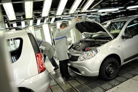 Dacia Solenza se întoarce. Renault ar putea readuce pe piaţa maşina de familie din 2015
