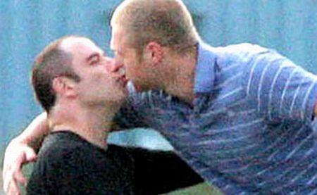 Secretul unui mare actor. După 20 de ani de căsnicie, îşi părăseşte soţia pentru un...bărbat 128795