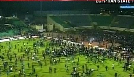 Cea mai neagră zi din istoria fotbalului egiptean: 73 de morţi şi peste 1.000 de răniţi, după violenţe fără precedent între suporteri