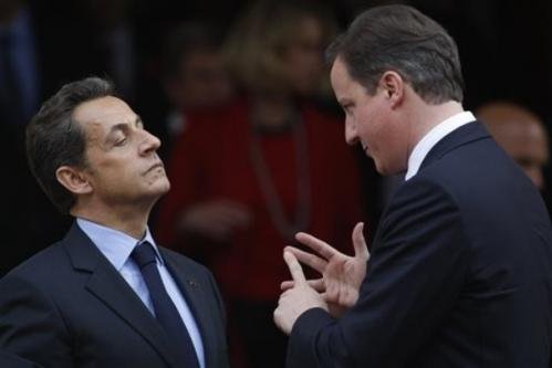 David Cameron, &quot;pedepsit&quot; la summitul UE. A fost ignorat de Sarkozy la poza de grup