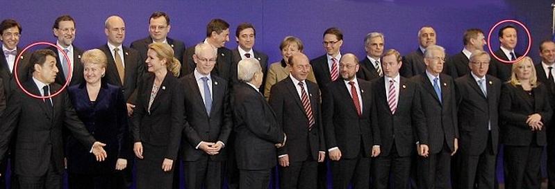 David Cameron, &quot;pedepsit&quot; la summitul UE. A fost ignorat de Sarkozy la poza de grup 129033