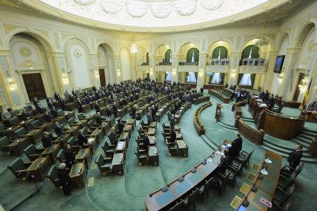 Şedinţa de plen a Senatului a fost suspendată din lipsă de cvorum