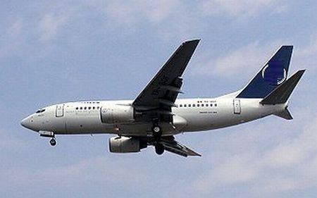 Un avion Boeing 737, scos la licitaţie de Fisc-ul din Bacău. Vezi cu cât îl poţi cumpăra