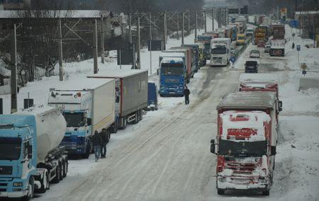 A1, A2 şi 23 de drumuri naţionale, închise din cauza ninsorii. Vezi situaţia actualizată a traficului rutier 129377