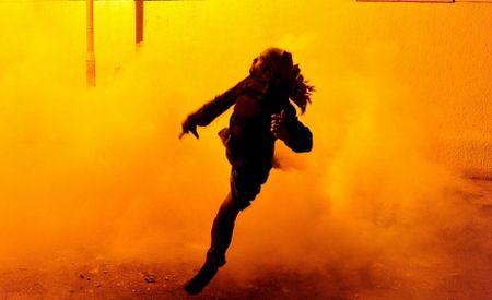 Masacrul de pe stadionul din Port Said a dezlănţuit violenţa în Egipt. Doi morţi şi sute de răniţi, în confruntările cu poliţia 129347