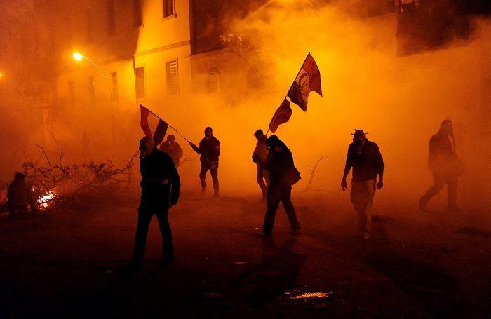 Masacrul de pe stadionul din Port Said a dezlănţuit violenţa în Egipt. Doi morţi şi sute de răniţi, în confruntările cu poliţia 129348