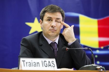 Ministrul Igaş nu se astâmpără şi mai dă un croşeu limbii române: „Dacă nu este IMPETUOS necesar“