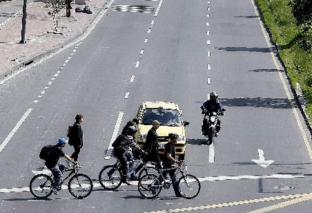 Peste 1,5 milioane de maşini au fost lăsate în parcări în ziua &quot;fără maşini&quot; din Bogota