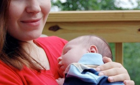 Peste 260 de minore din Vaslui au devenit mame în 2011: 34 au între 13 şi 15 ani