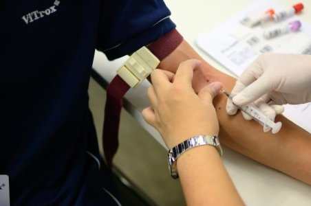 Dintre cei 2.000 de donatori de sânge anunţaţi pe Internet, numai patru au ajuns la spital