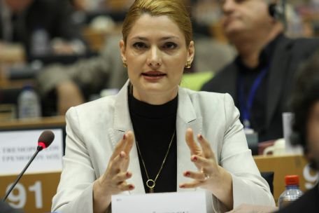 Ramona Mănescu: Guvernul român a încălcat din nou principiile democraţiei, prin semnarea ACTA
