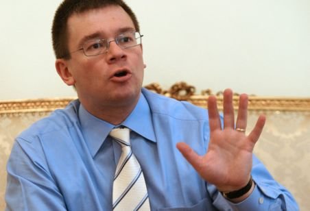 Mihai Răzvan Ungureanu, de la profesor, la director SIE şi premier desemnat