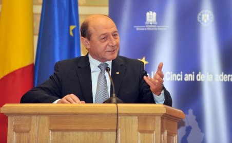 Preşedintele Băsescu invită separat partidele politice la consultări, începând de la ora 15