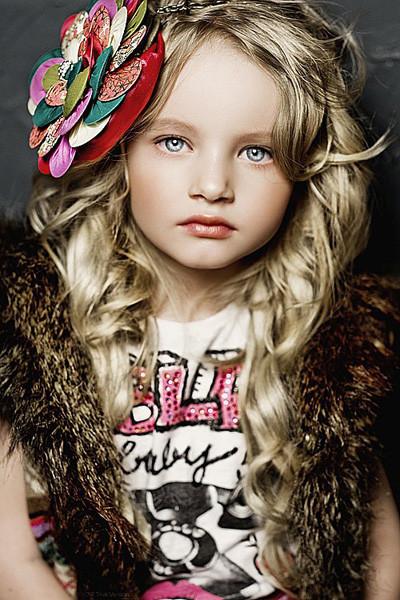 Privirea care ascunde o mare durere. Vezi cum i-au impresionat aceste imagini pe ruşi 129671