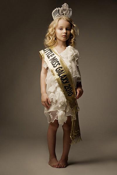 Privirea care ascunde o mare durere. Vezi cum i-au impresionat aceste imagini pe ruşi 129681